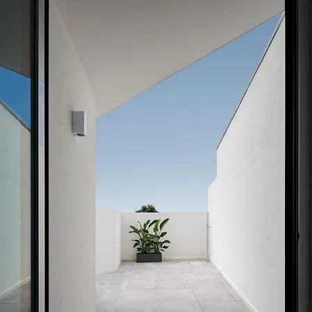 Lapa 84 - Seafront House Vakantiehuis